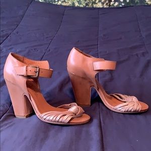 Attitude Femme heels sz8.5